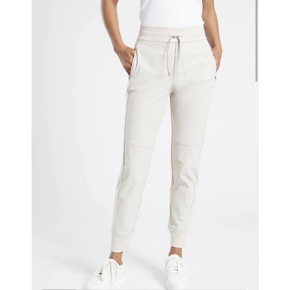 Athleta Headlands Hybrid Trek Jogger NEW Cream Hiking Pant Size 14 *486183